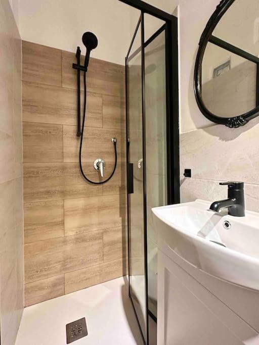 Warm Retreat In The Heart Of Florence Cls Station Apartment Bagian luar foto